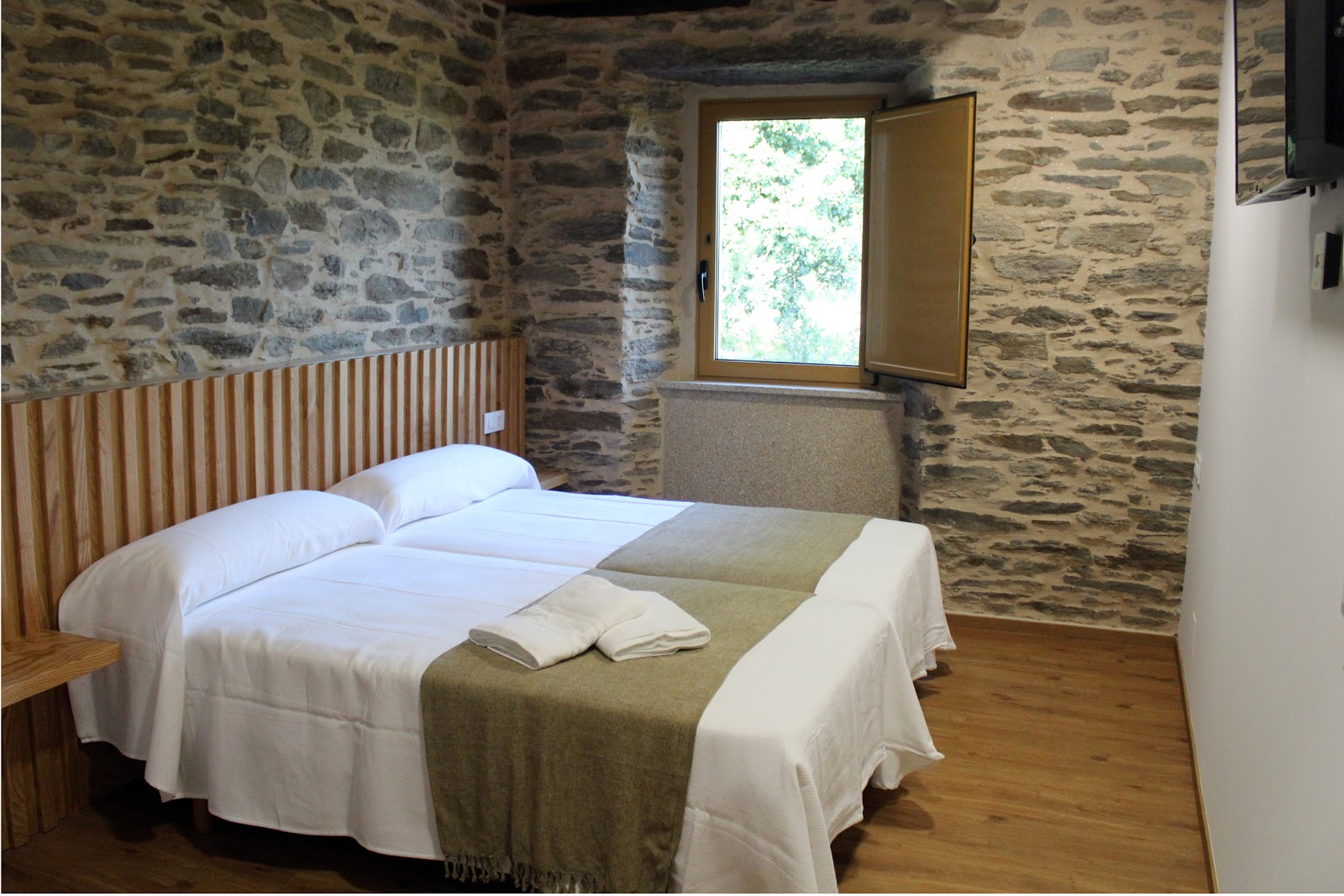 Hotel O Pozo - Alojamiento O Pino photo 2, hotel accommodation in Santa Irene on the Camino Frances