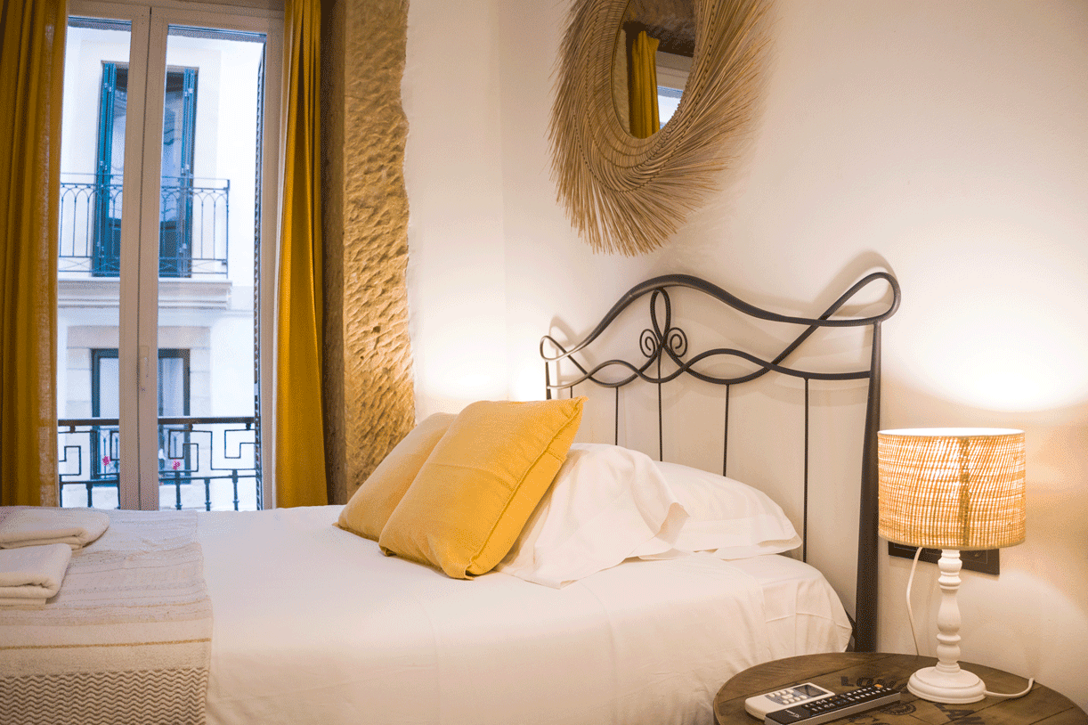 Amona Teresa Hotelito I Alojamiento Boutique en la Parte Vieja de San Sebastián, hotel accommodation in San Sebastian on the Camino del Norte