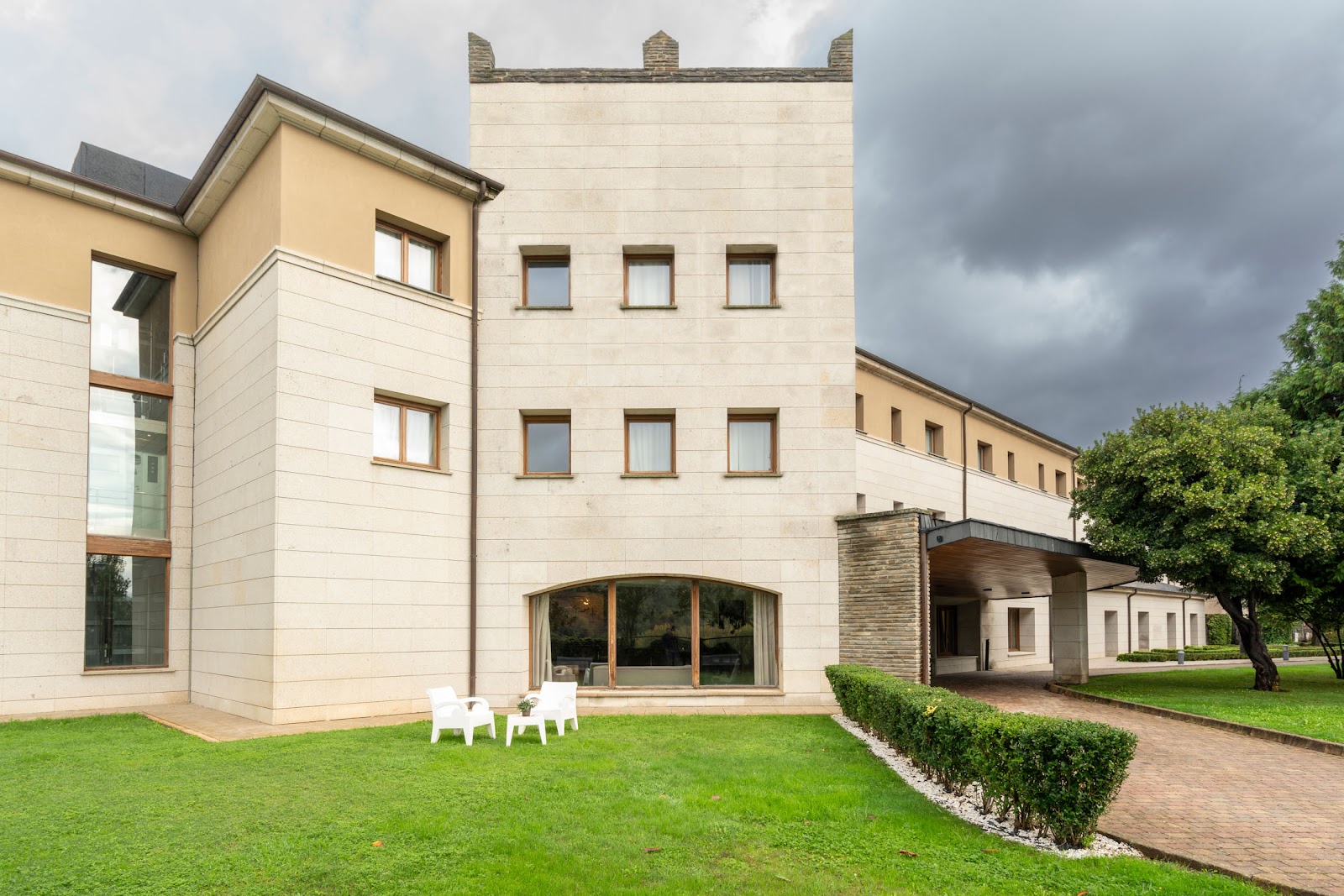 Parador de Villafranca del Bierzo, hotel accommodation in Villafranca del Bierzo on the Camino Frances