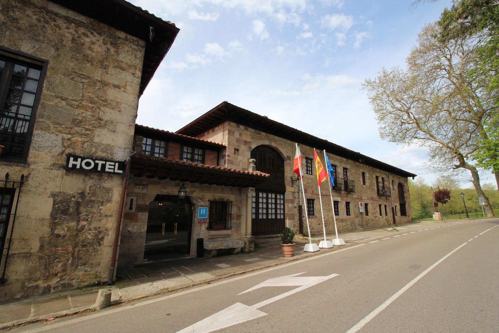 Hotel Santillana, hotel accommodation in Santillana del Mar on the Camino del Norte