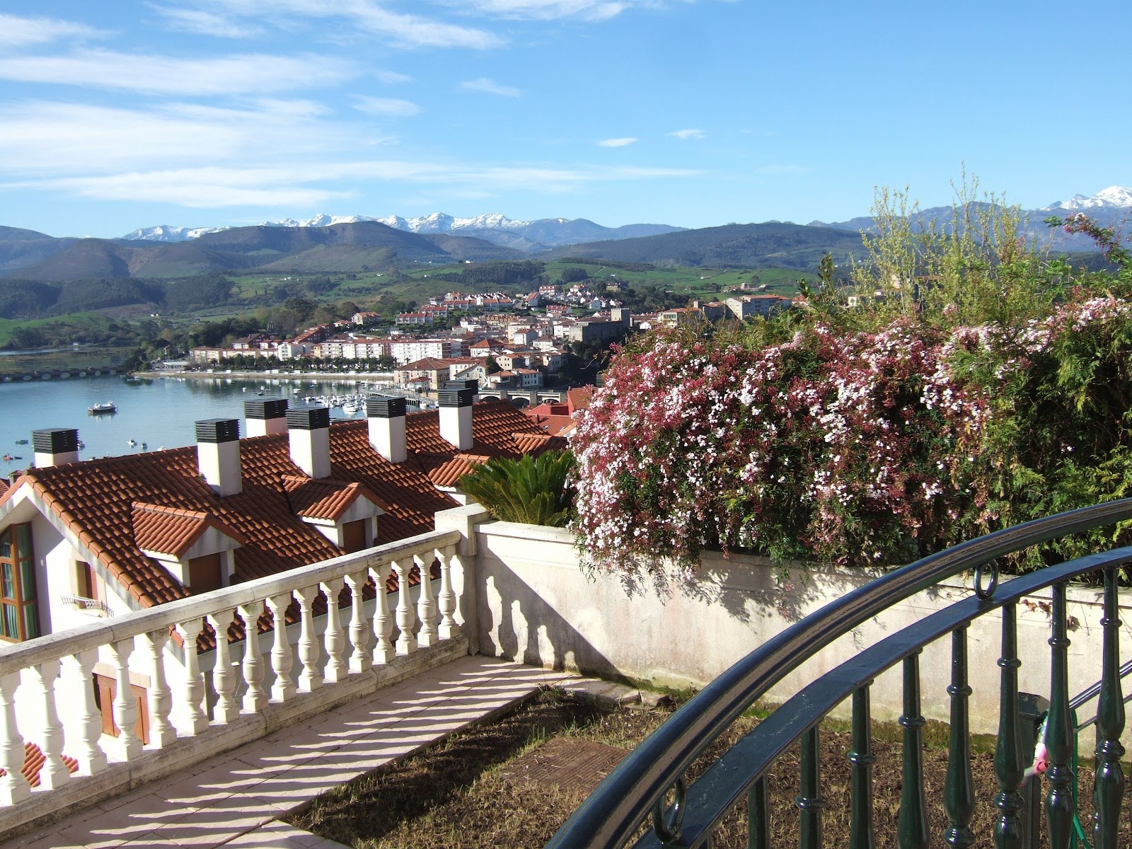 Buena Vista, villa accommodation in San Vicente de la Barquera on the Camino del Norte
