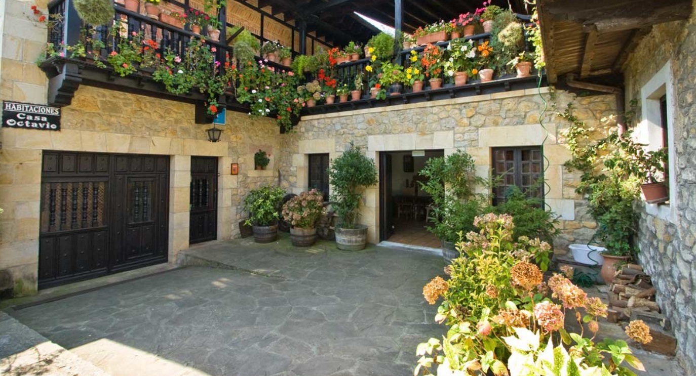 Pensión Hospedaje Casa Octavio, pension accommodation in Santillana del Mar on the Camino del Norte