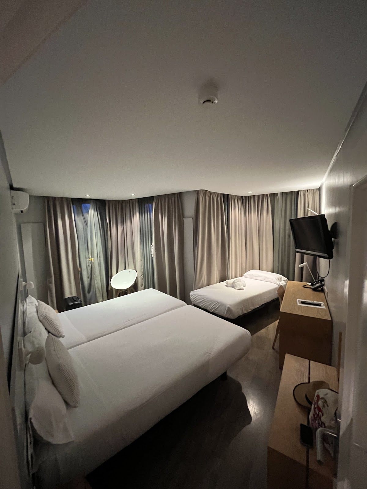 Hotel Avenida - Pamplona photo 2, hotel accommodation in Pamplona on the Camino Frances