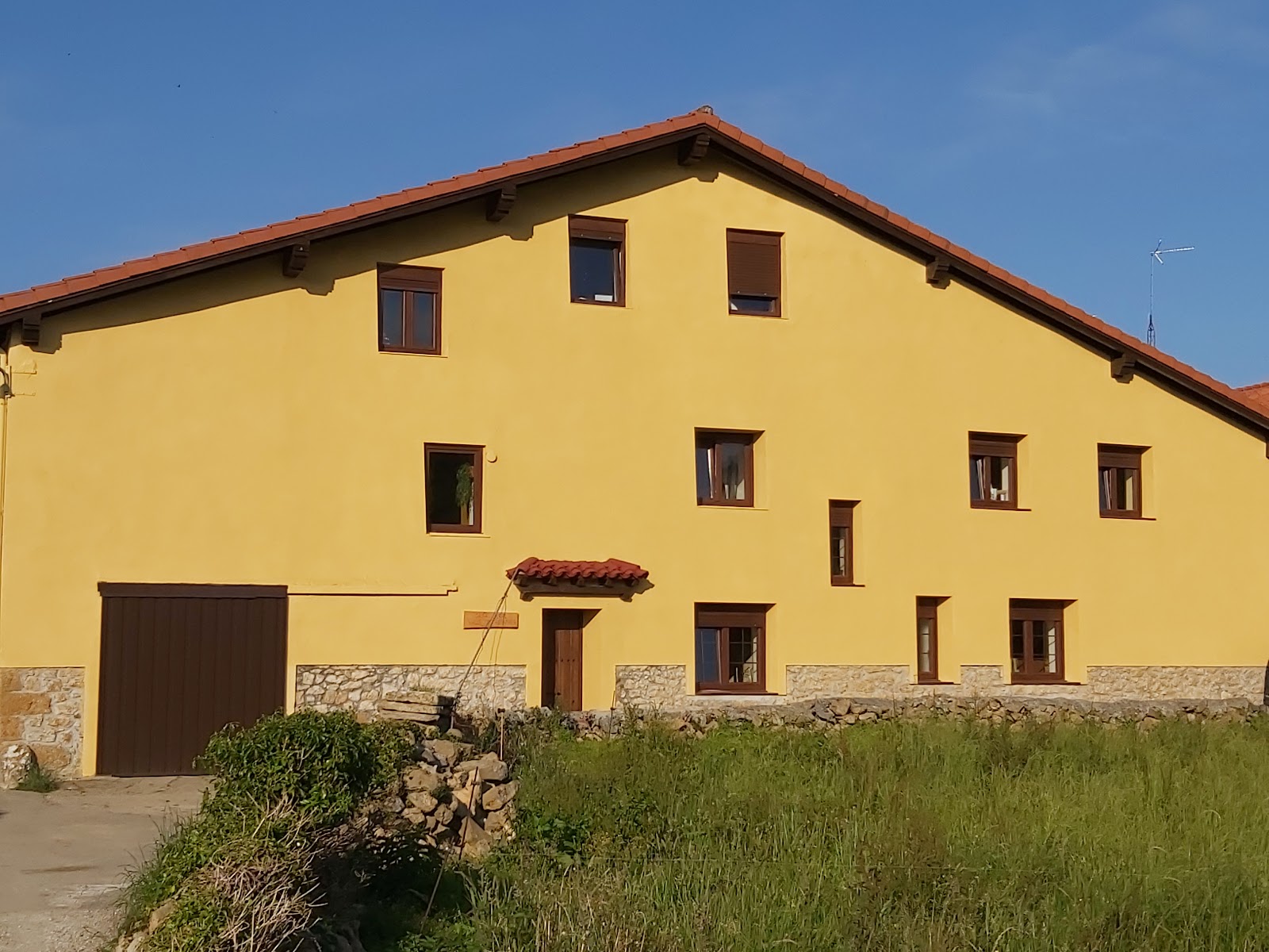Casa Rural Valle de Altamira, villa accommodation in Santillana del Mar on the Camino del Norte