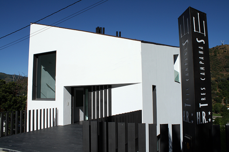 Hostal Tres Campanas, guesthouse accommodation in Villafranca del Bierzo on the Camino Frances