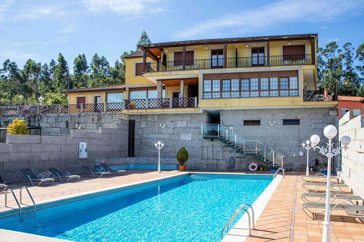 Hotel TERRA de Lestrove, hotel accommodation in Padron on the Camino Portuguese