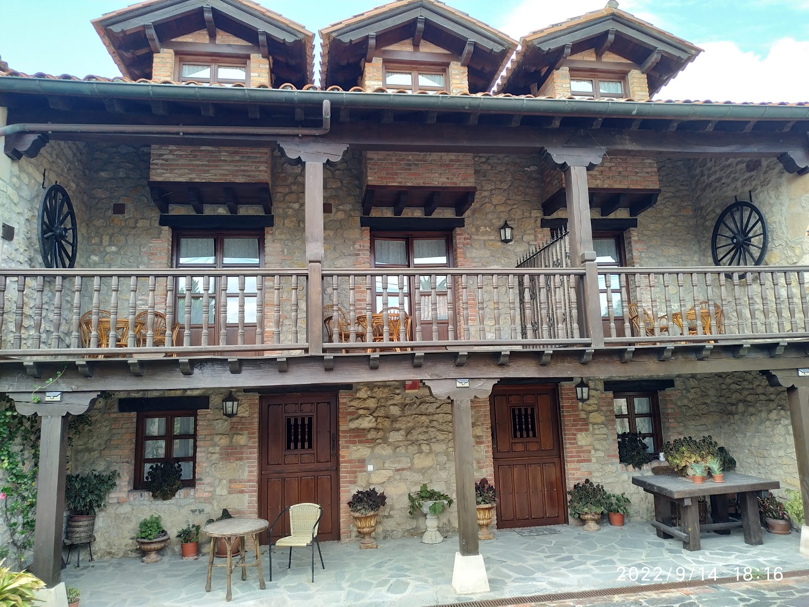 Posada Los Cántabros, pension accommodation in Capilla del Barrio Pereo on the Camino del Norte