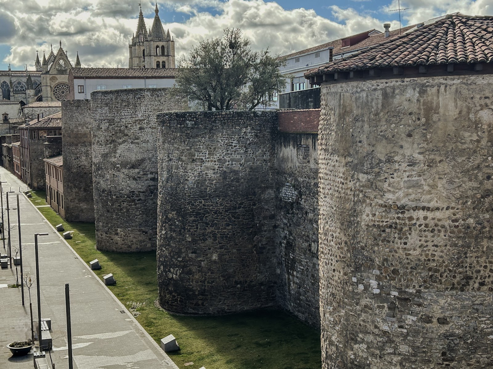 FC LOS CUBOS AUTO CHECK-IN, accommodation listing in León on the Camino Frances