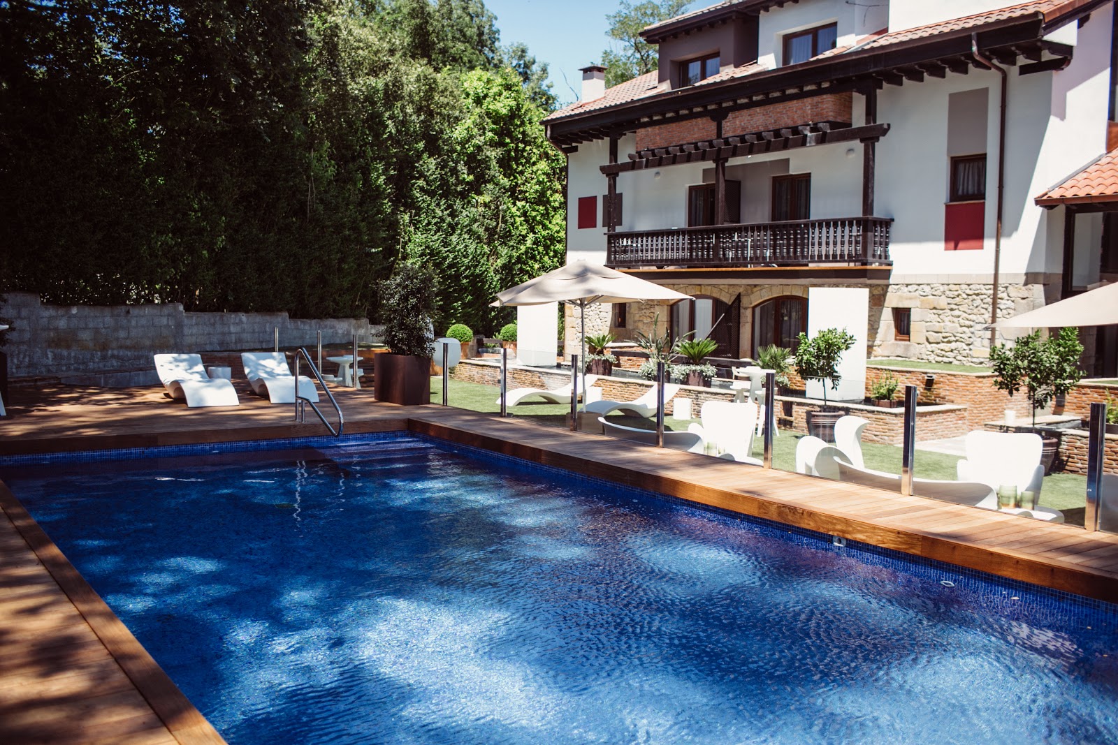 Hotel Cuevas, hotel accommodation in Santillana del Mar on the Camino del Norte