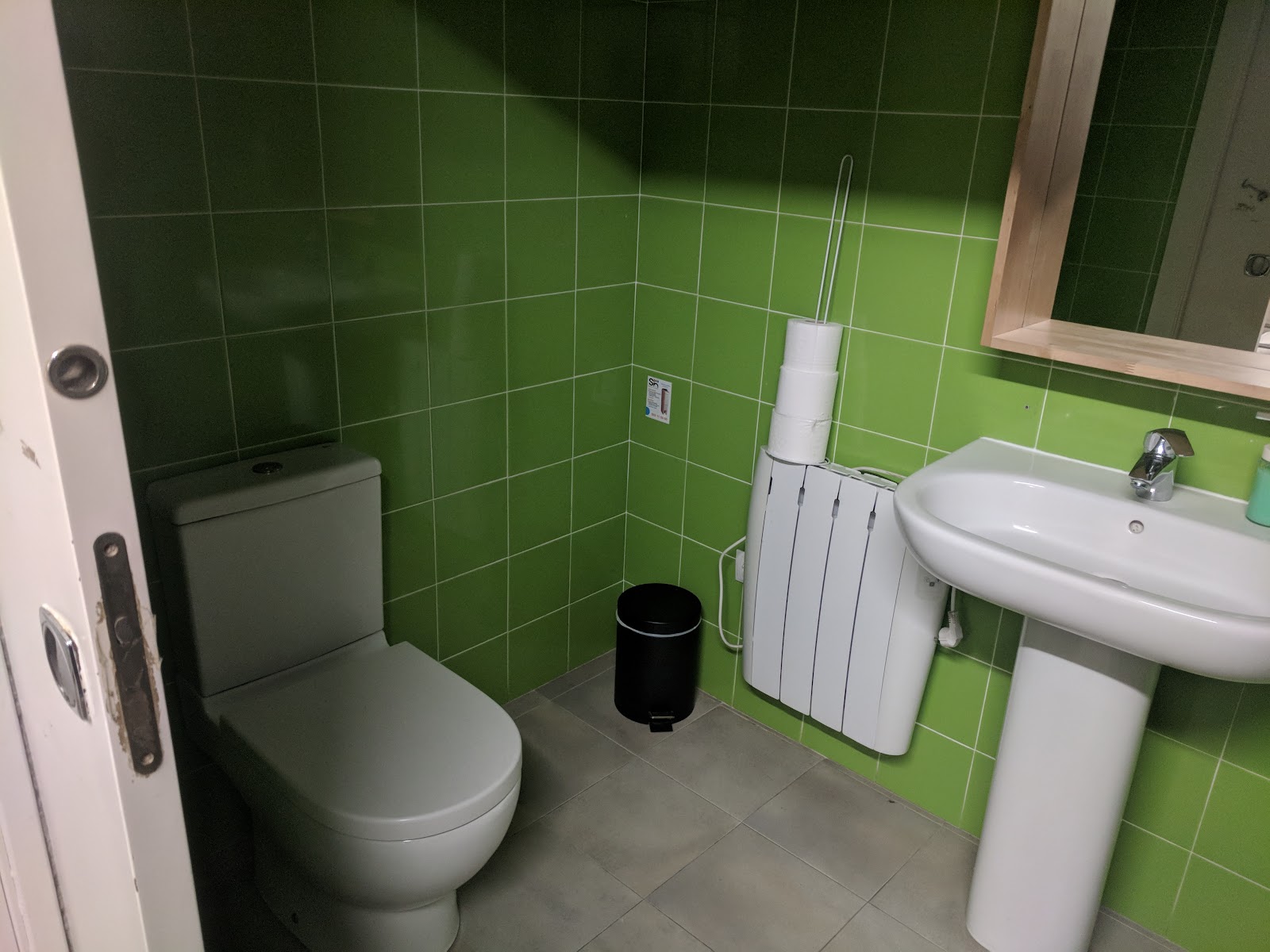 Ganbara Hostel - Self Check in photo 3, albergue accommodation in Bilbao on the Camino del Norte