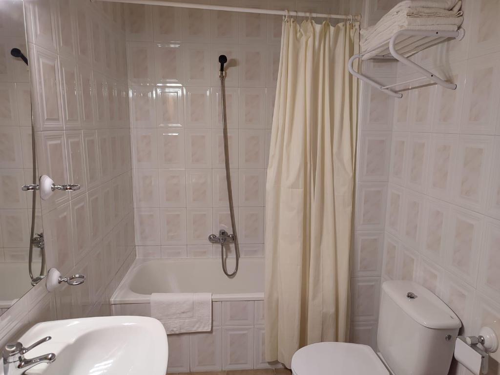 Hotel Novo photo 6, hotel accommodation in Columbrianos on the Camino Frances
