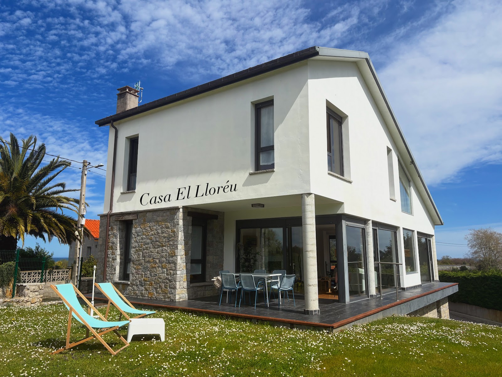 Casa El Lloréu, villa accommodation in Naves on the Camino del Norte