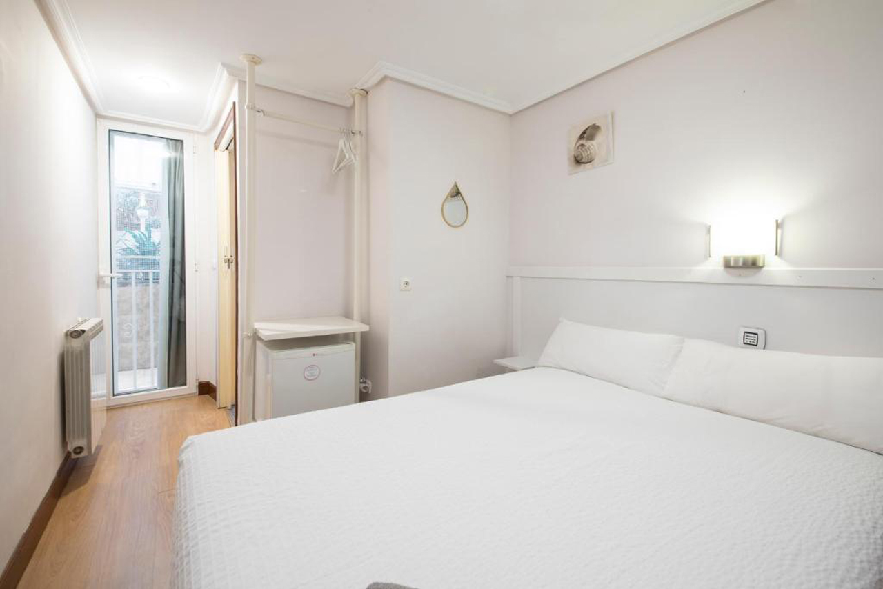 PENSION SANTA CLARA SAN SEBASTIAN photo 8, pension accommodation in San Sebastian on the Camino del Norte