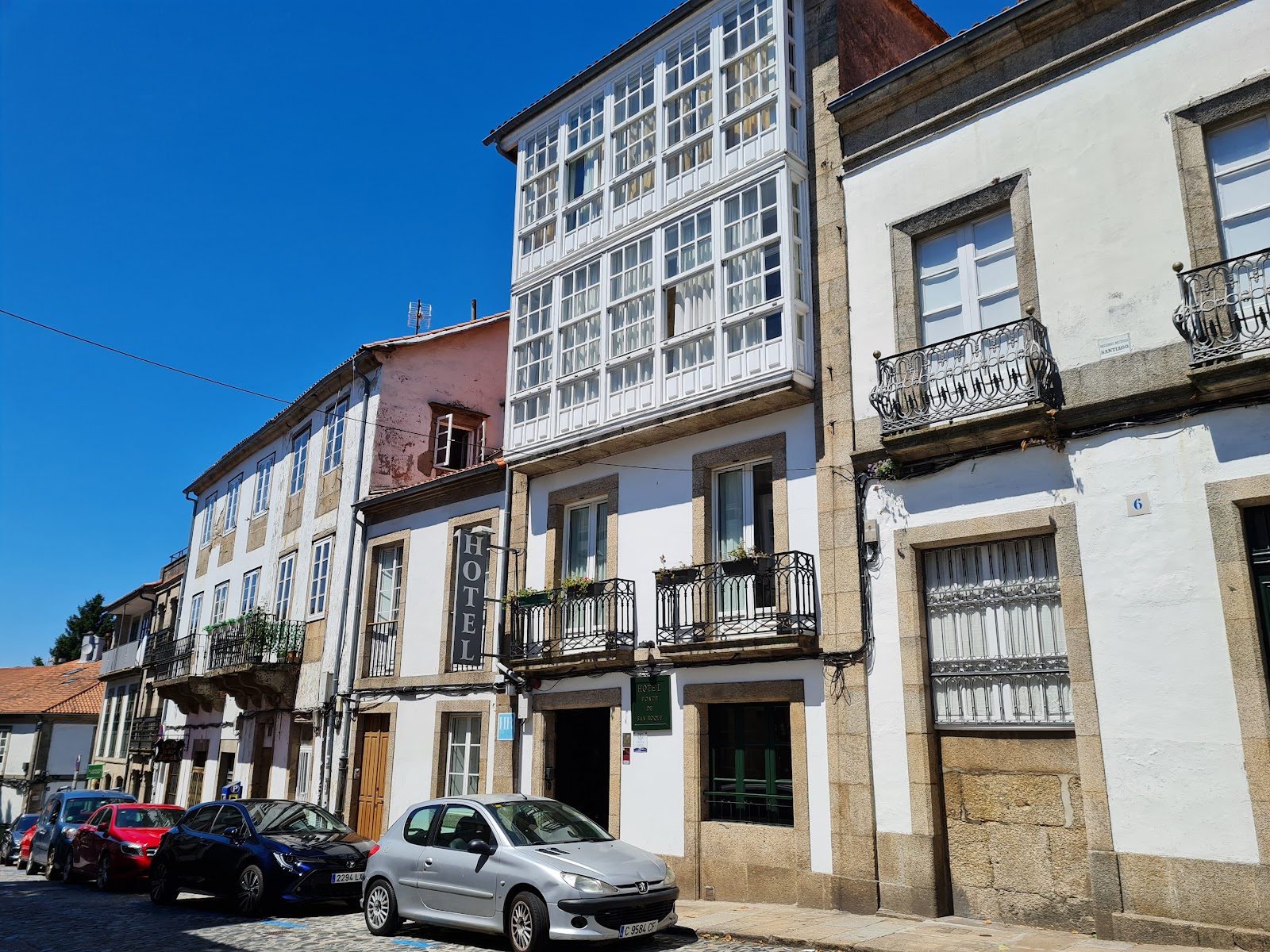 Hotel Fonte de San Roque, hotel accommodation in Santiago de Compostela on the Camino Frances