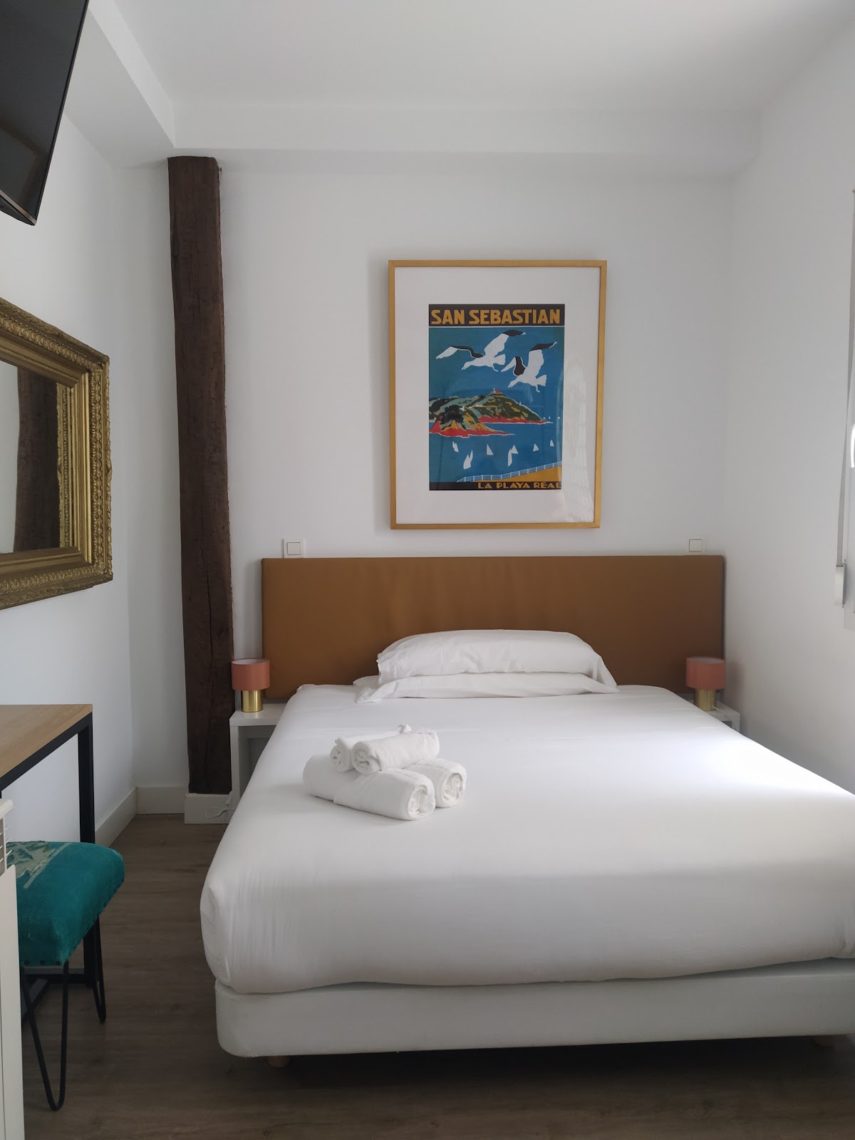 Central Roomss photo 6, guesthouse accommodation in San Sebastian on the Camino del Norte
