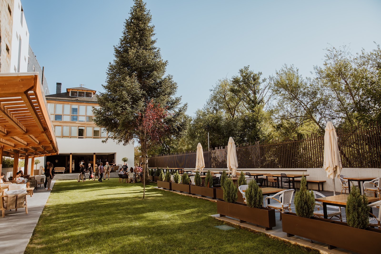 Hotel Miralrio Cacabelos, hotel accommodation in Cacabelos on the Camino Frances