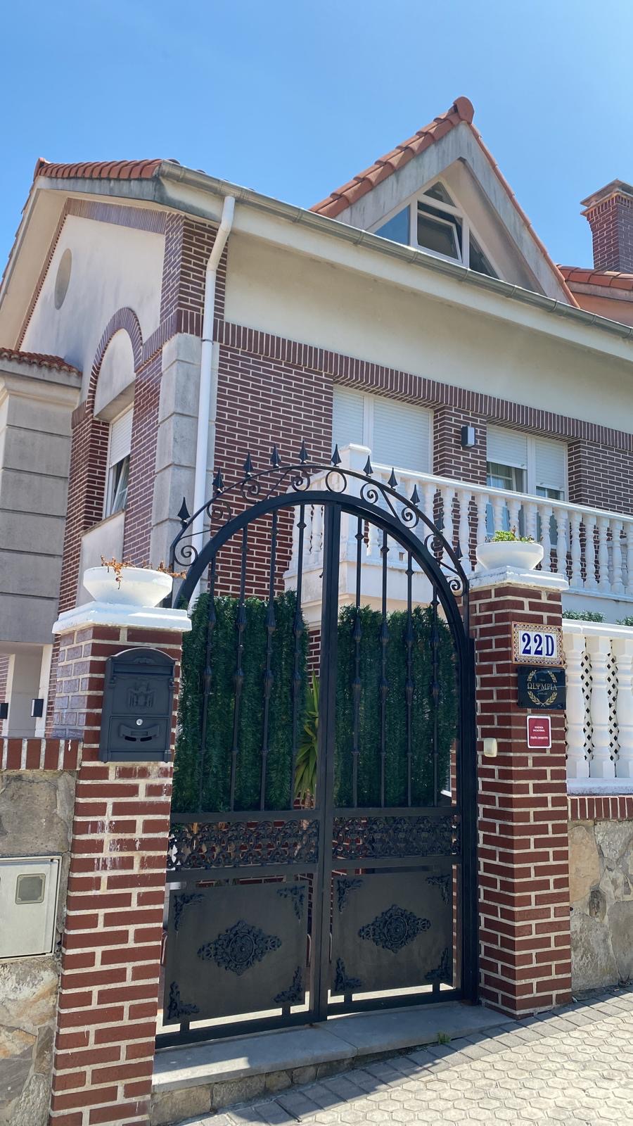 Villa ATENEA, guesthouse accommodation in Castro-Urdiales on the Camino del Norte