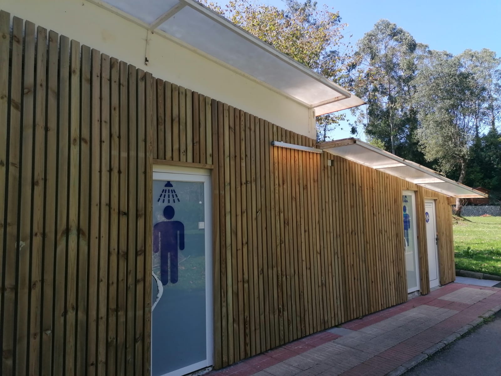 Camping Playa de La Franca Bungalows Asturias, camping accommodation in La Franca on the Camino del Norte