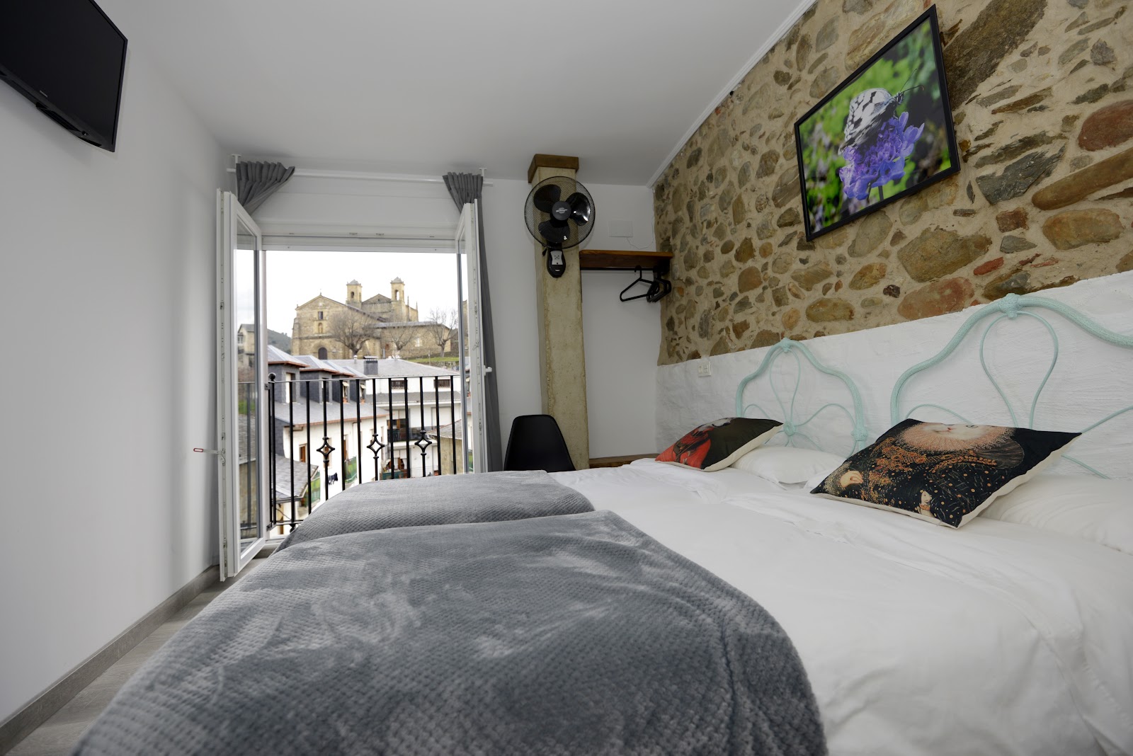 Hostel El Campano, guesthouse accommodation in Villafranca del Bierzo on the Camino Frances
