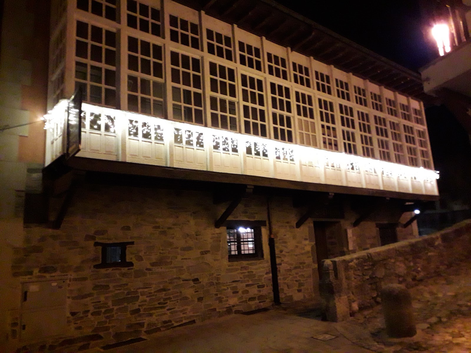 Hostal el Palacio, hostel accommodation in Molinaseca on the Camino Frances