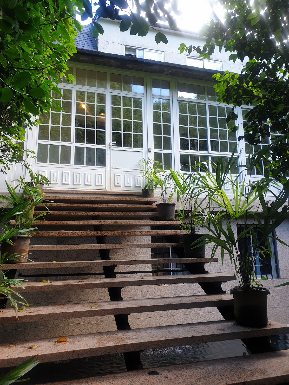 Oasis Ponte San Lazaro, guesthouse accommodation in Monte do Gozo on the Camino Frances