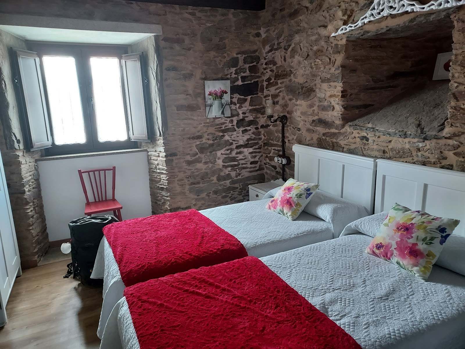 A Casa do Hórreo photo 2, accommodation listing in A Calle de Ferreiros on the Camino Frances