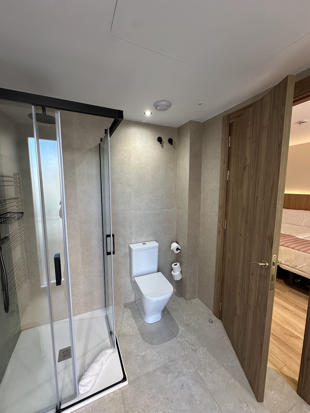 FC LOS CUBOS AUTO CHECK-IN photo 6, accommodation listing in León on the Camino Frances