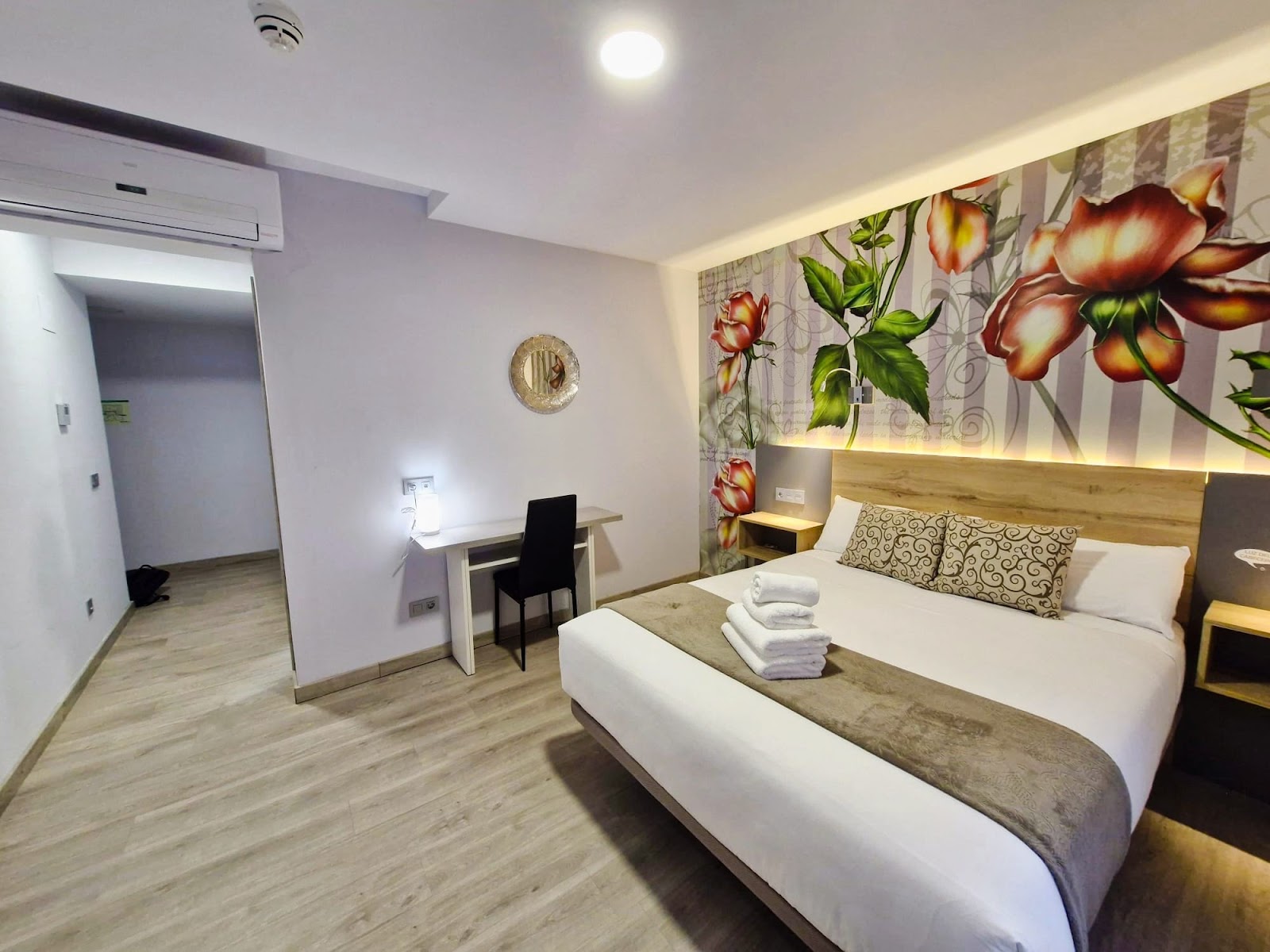 Feeling Home Suites&Rooms photo 4, guesthouse accommodation in León on the Camino Frances