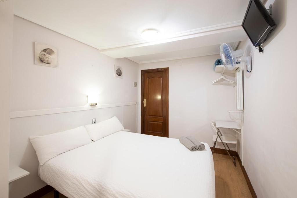 PENSION SANTA CLARA SAN SEBASTIAN photo 10, pension accommodation in San Sebastian on the Camino del Norte