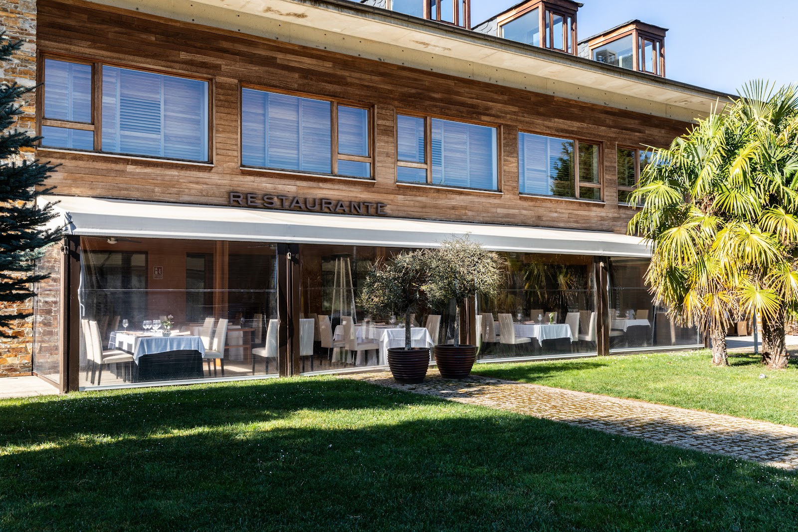 No-Mad Green Hotel photo 5, hotel accommodation in Molinaseca on the Camino Frances