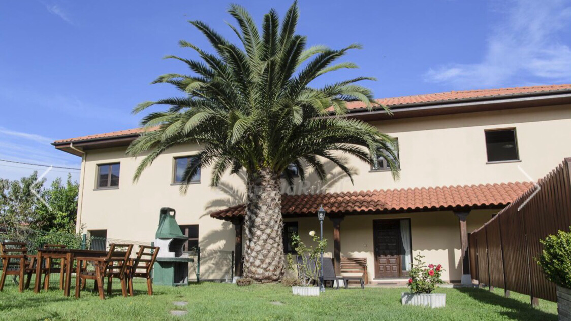 Apartamentos Rurales El Acebo, apartment accommodation in Villahormes on the Camino del Norte