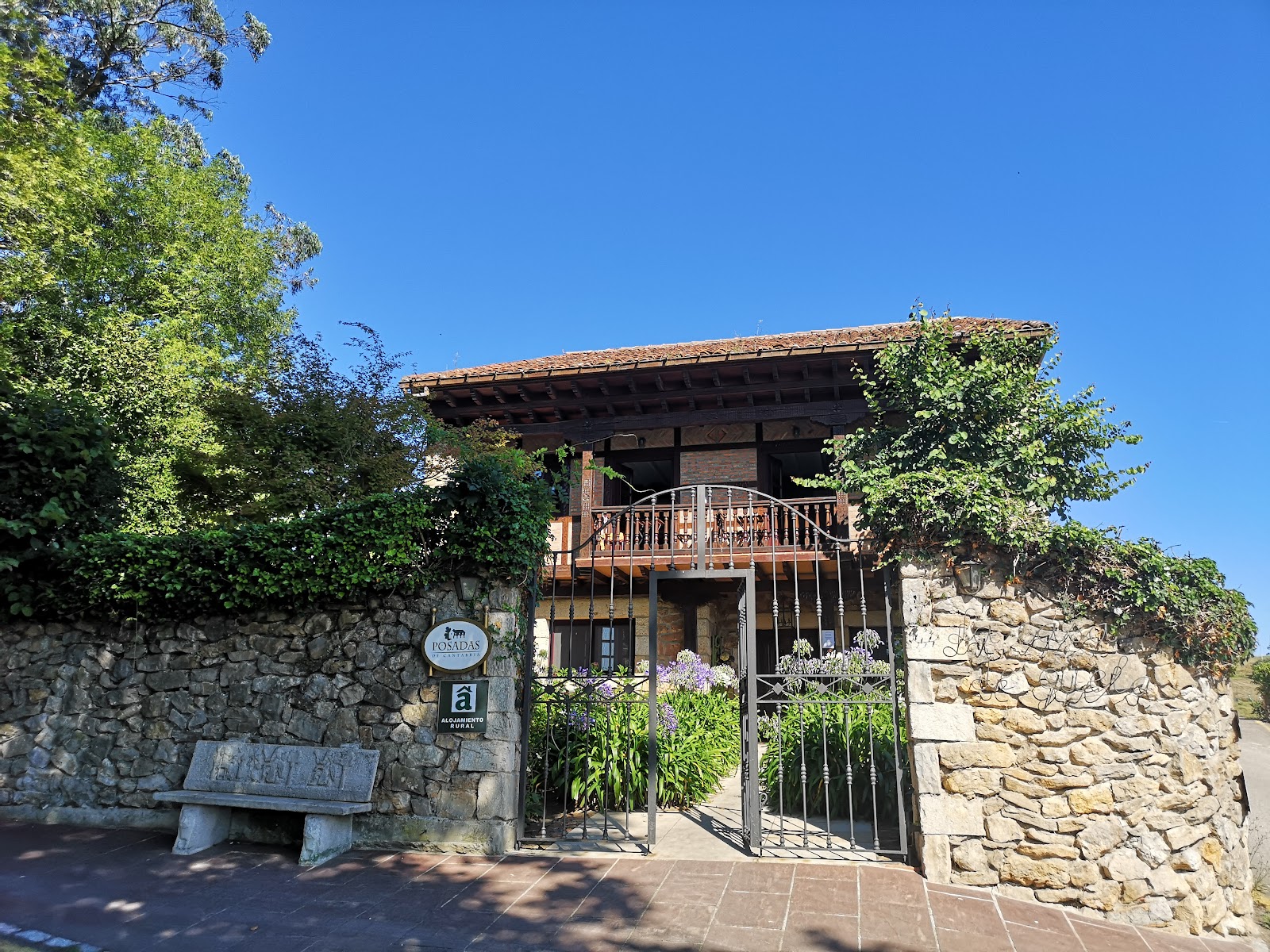 Casa De Guela, apartment accommodation in Santillana del Mar on the Camino del Norte