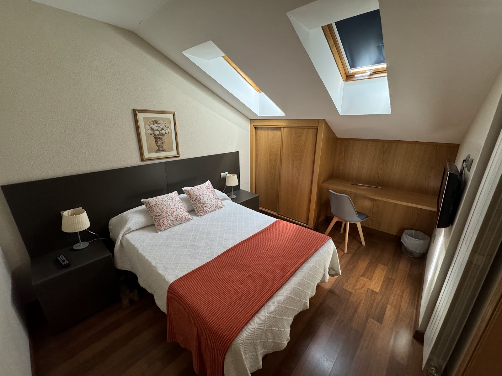 Hostal el Palacio photo 2, hostel accommodation in Molinaseca on the Camino Frances