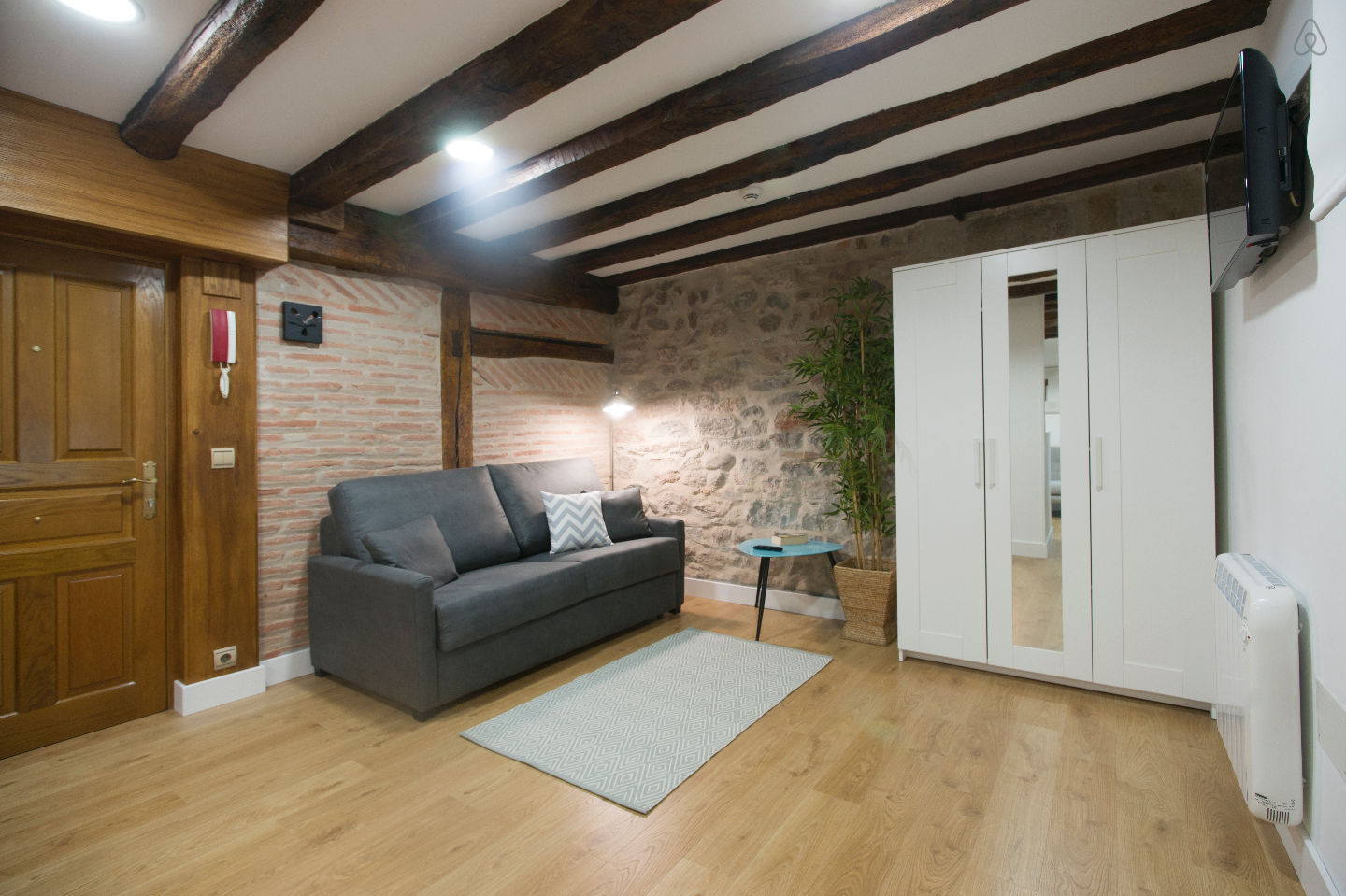 San Sebastian Apartments: OLD TOWN NEAR BEACH - www·SanSebastianApartments·es - vacation hotel holiday home rental photo 5, hotel accommodation in San Sebastian on the Camino del Norte