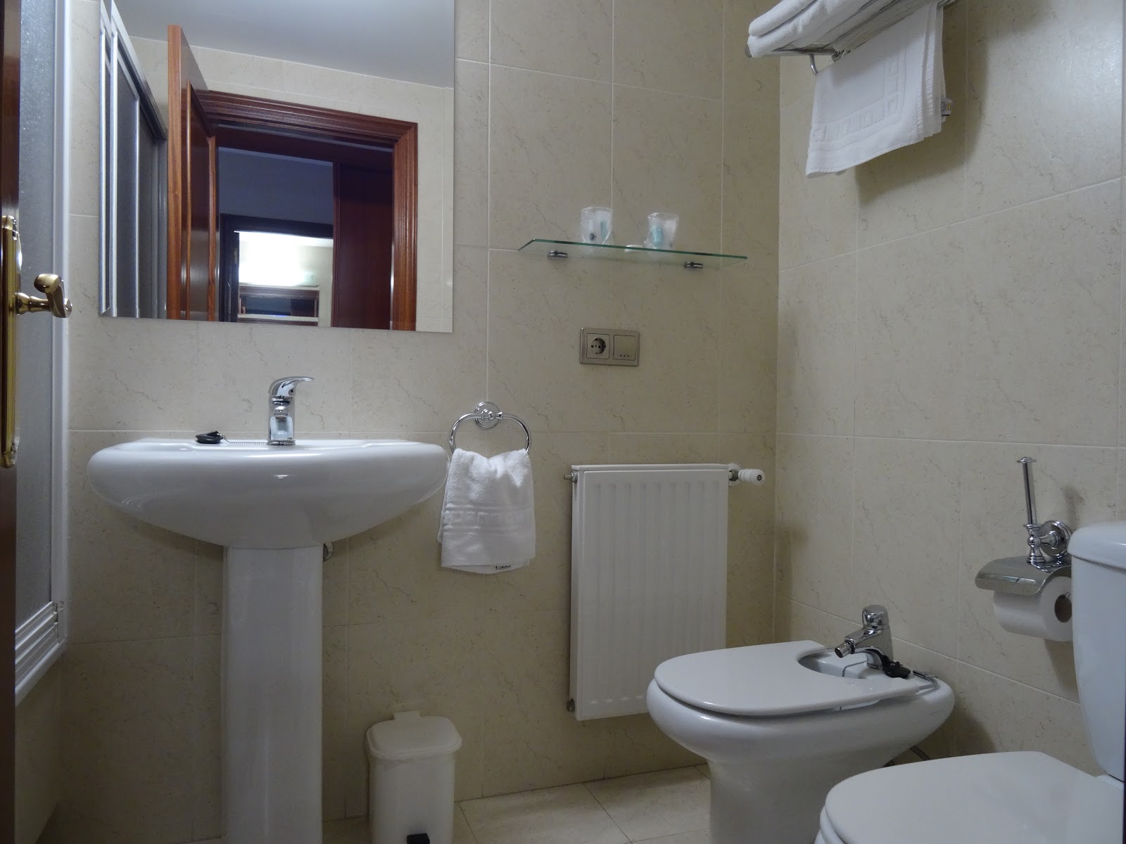 HOTEL AKELARRE photo 3, hotel accommodation in Monte do Gozo on the Camino Frances