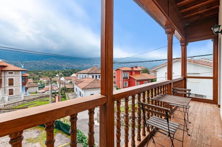 Casa Leo, villa accommodation in Andrin on the Camino del Norte