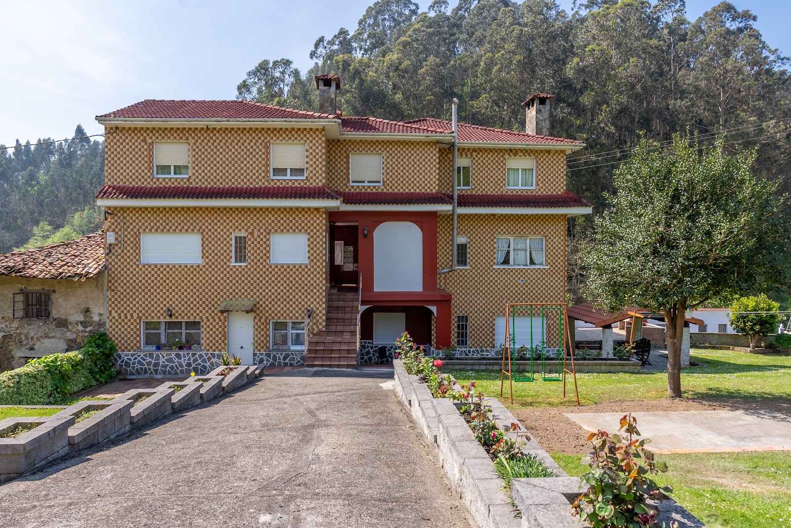 Apartamentos Ondina, apartment accommodation in Soto de Luiña on the Camino del Norte