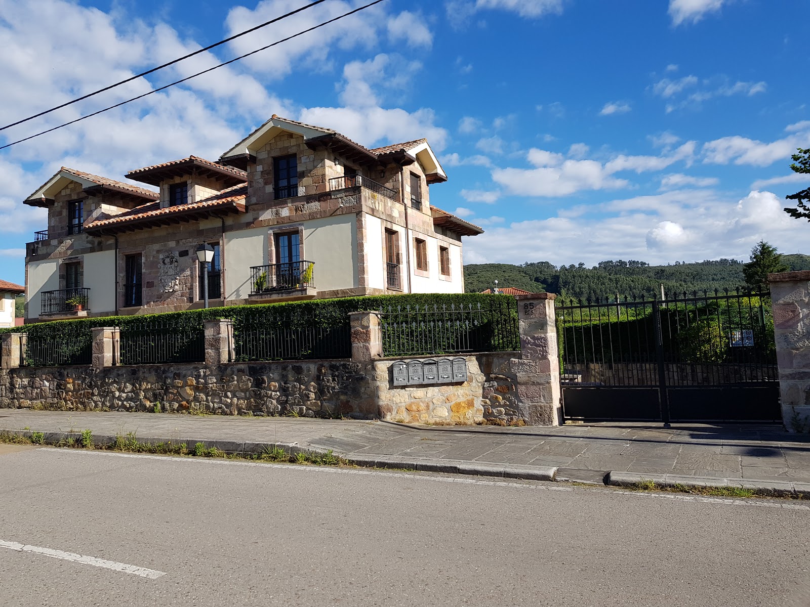 Casona de la Viesca, apartment accommodation in Hazas on the Camino del Norte