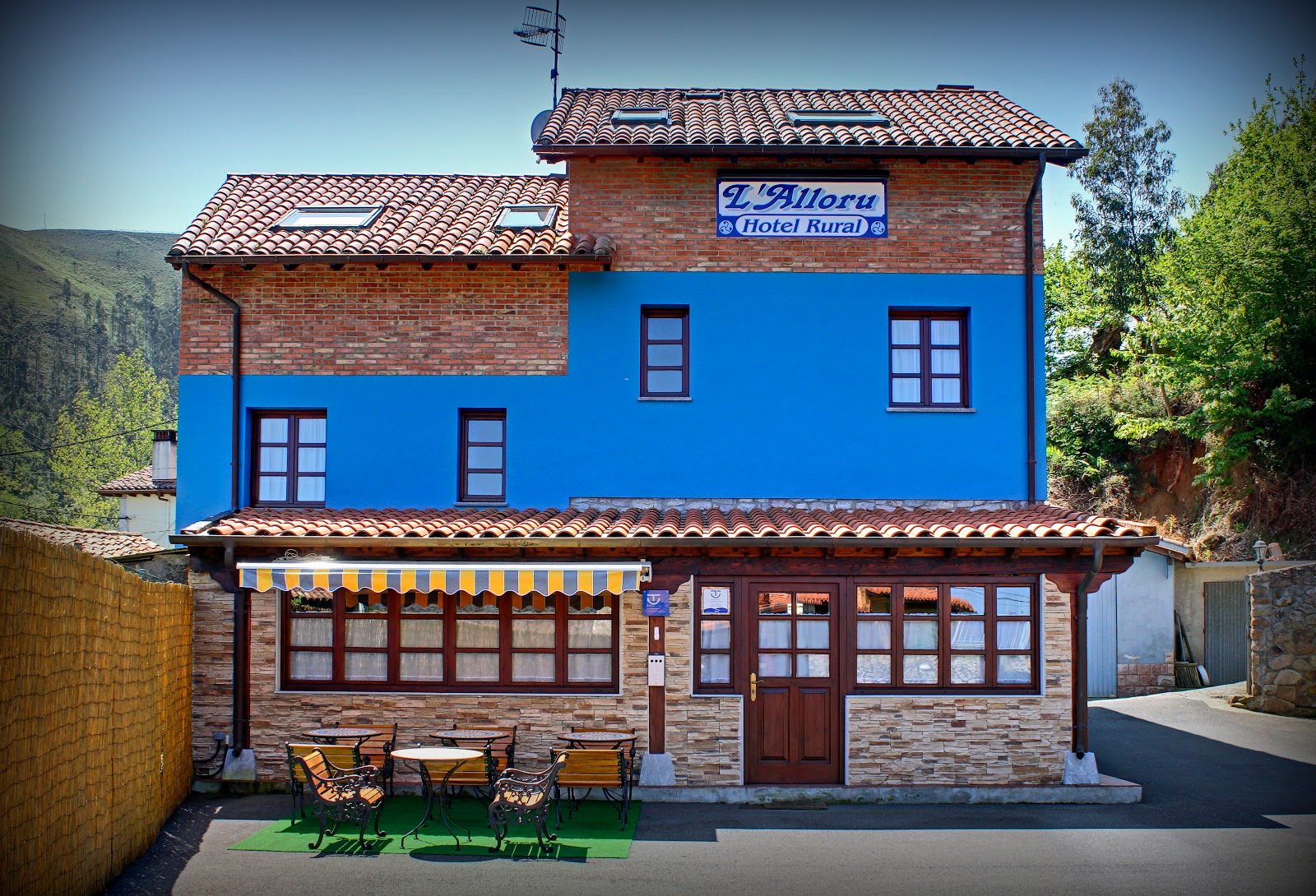 Hotel Rural L'Alloru, hotel accommodation in Nueva on the Camino del Norte