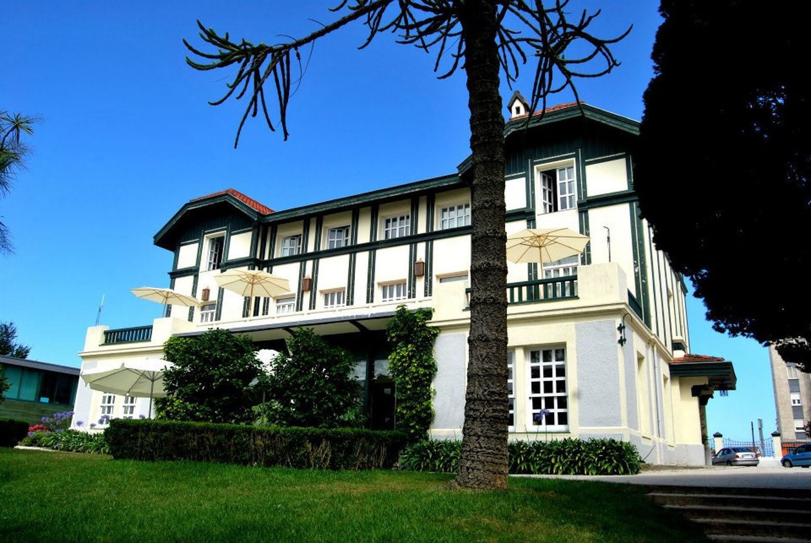 Las Carolinas Garden, hotel accommodation in Santander on the Camino del Norte