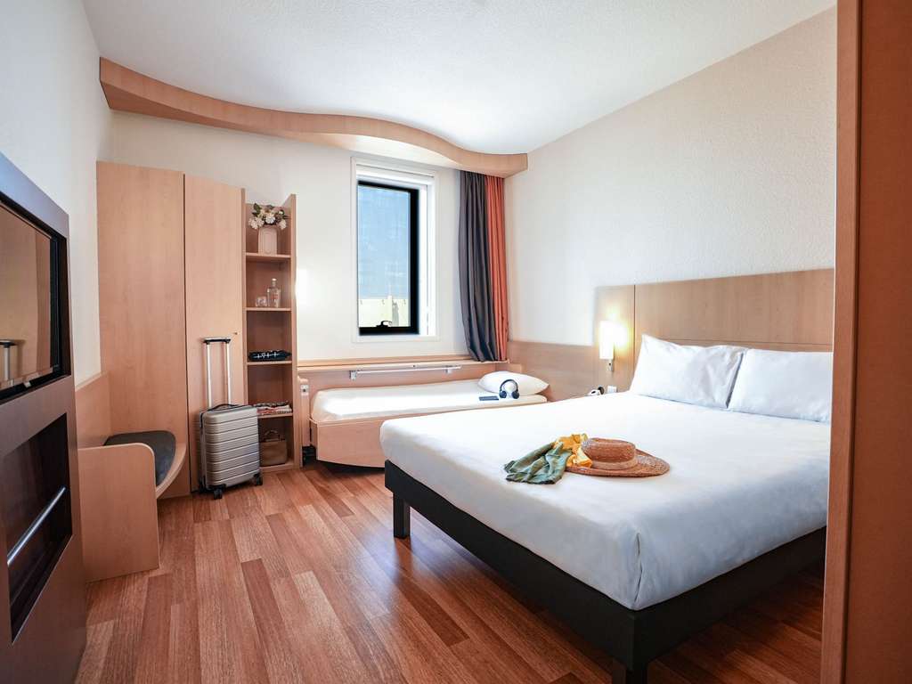 ibis Porto Centro São Bento photo 2, hotel accommodation in Porto on the Camino Portuguese