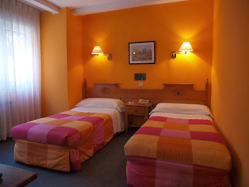Hotel Paris, hotel accommodation in Gijón on the Camino del Norte