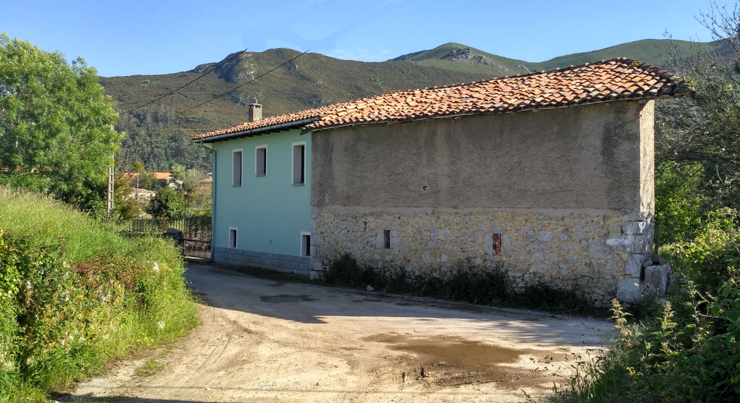 Casa Rural El Cuetu of Pradón, guesthouse accommodation in Piñeres on the Camino del Norte