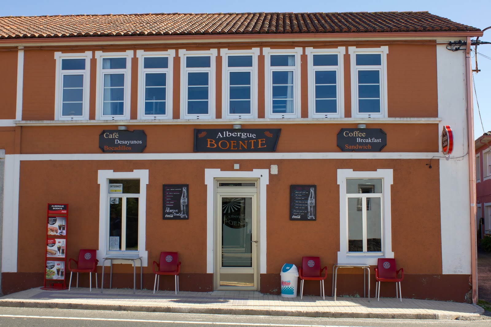 ALBERGUE BOENTE, guesthouse accommodation in Boente on the Camino Frances