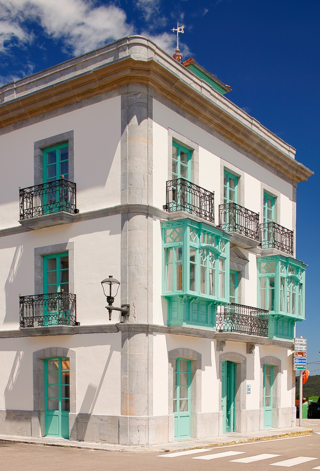 Apartamentos La Colonia de Muros, apartment accommodation in Muros de Nalón, on the Camino del Norte