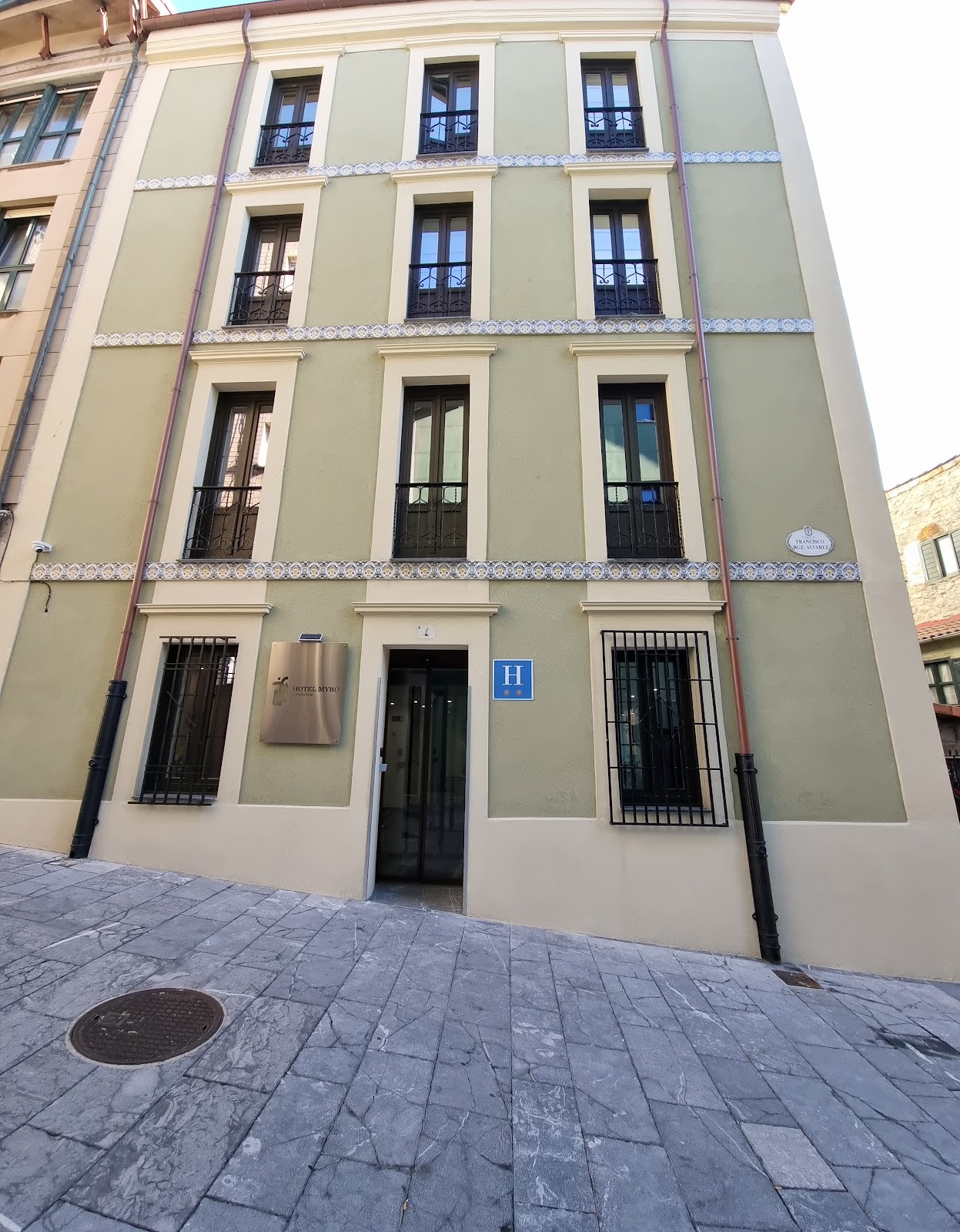 Hotel Myro, hotel accommodation in Gijón on the Camino del Norte