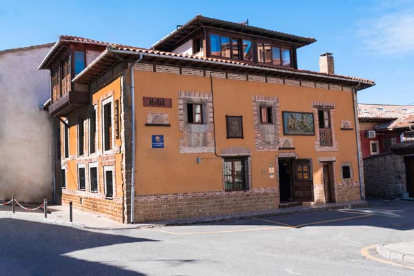 Nueva locality view on the Camino del Norte route