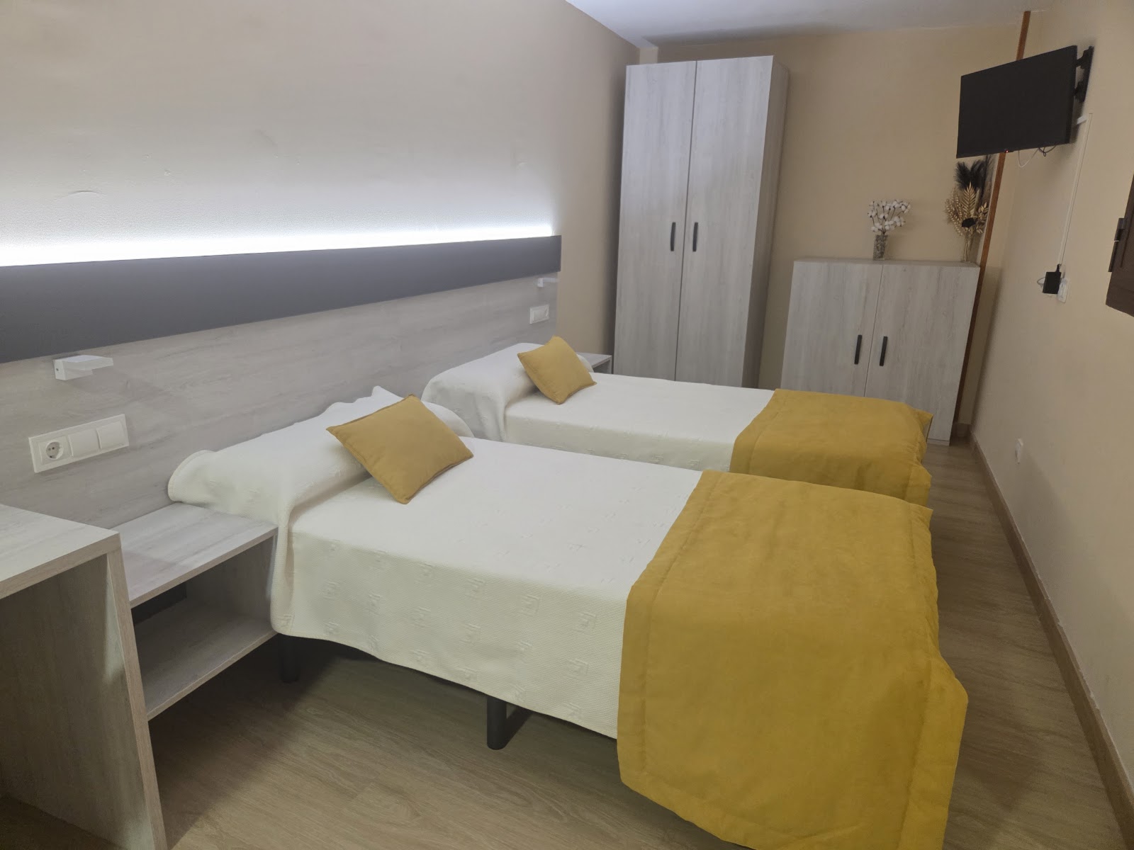 HOSTAL RESTAURANTE LA SENDA photo 5, guesthouse accommodation in Camponaraya on the Camino Frances