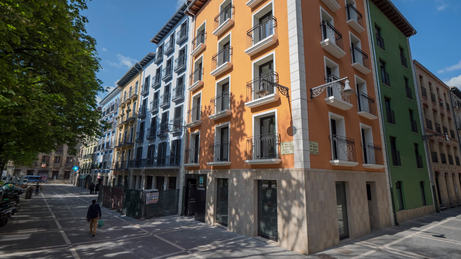 Hotel Ciudadela Pamplona, hotel accommodation in Pamplona on the Camino Frances