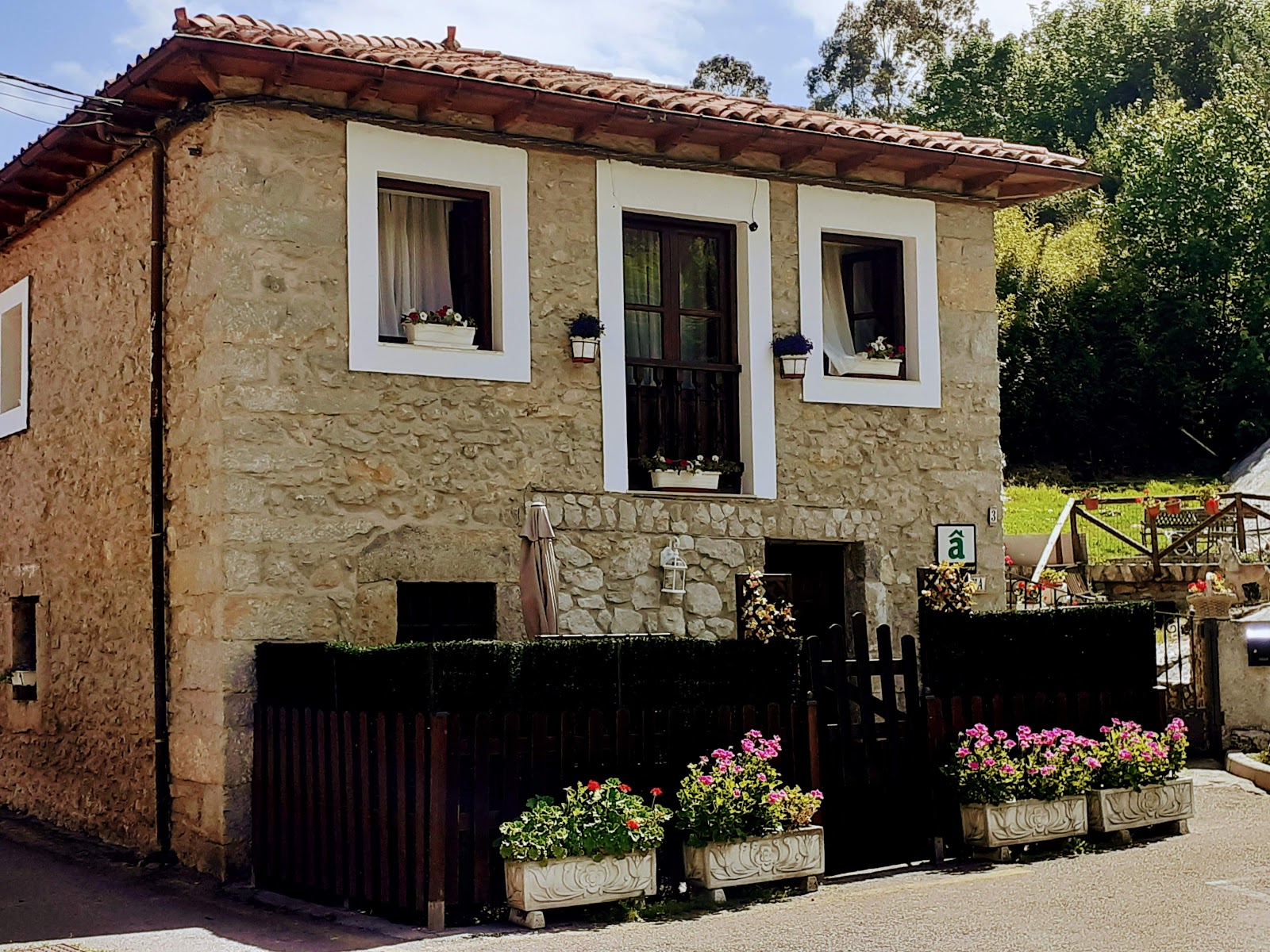 Casa Rural La Peña Unquera, villa accommodation in Unquera on the Camino del Norte